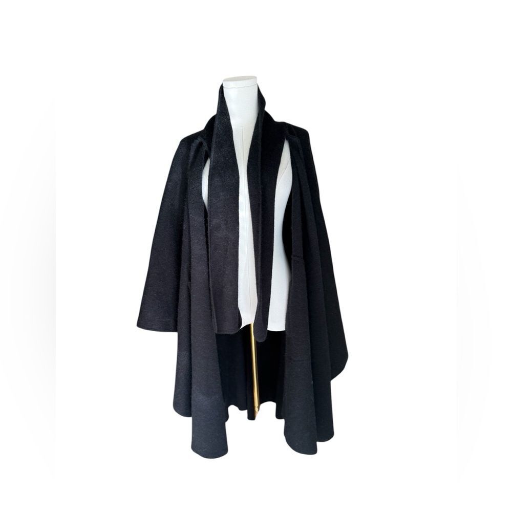 Lilly of California vintage Hand Loomed Black Knit Cape – Made in USA one size